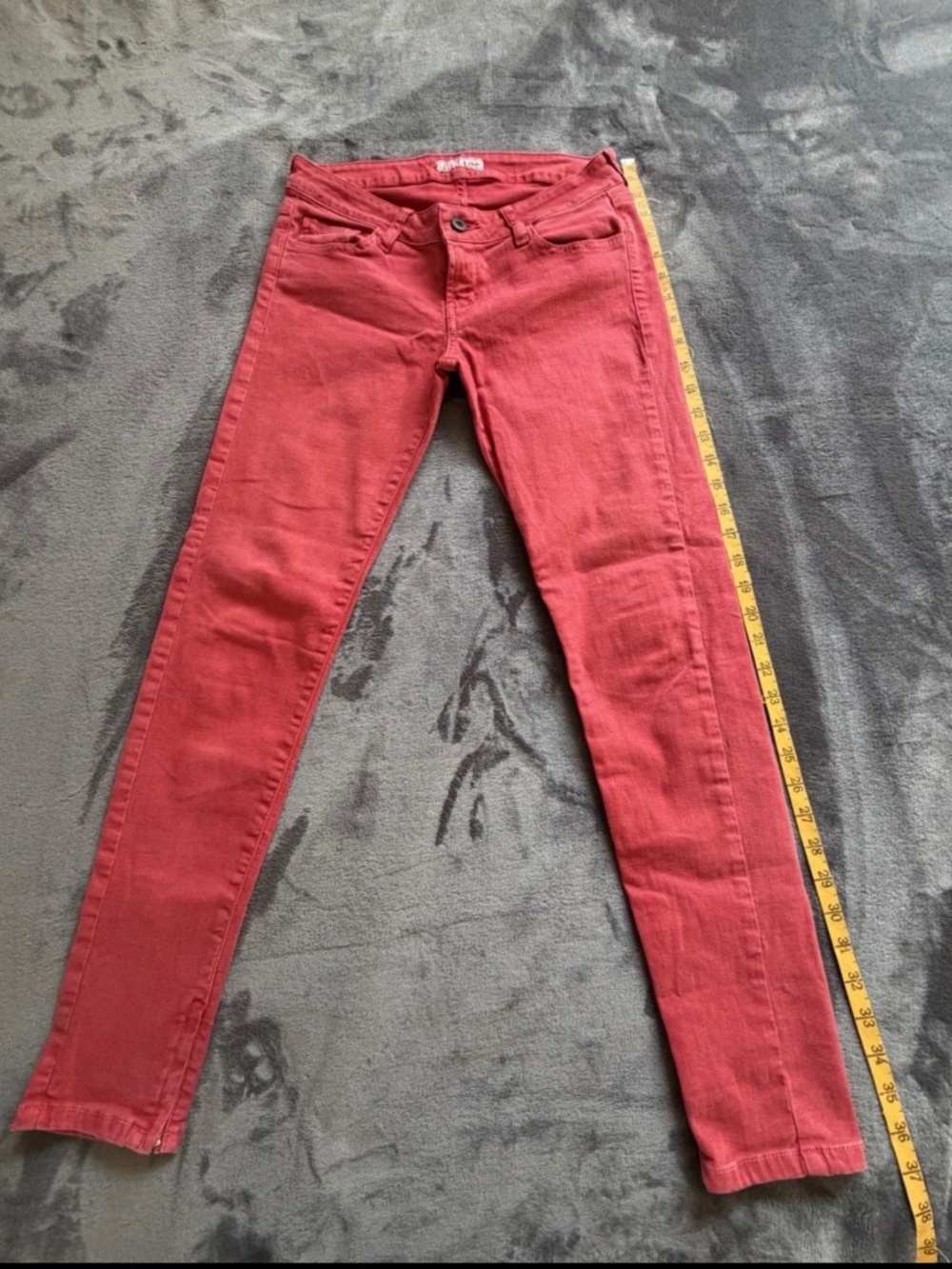 Red GUESS Skinny Jeans with Zipper Ankle Size 27 Women's Low Rise